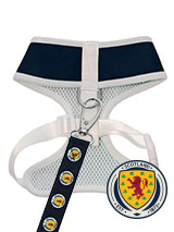 Scotland Football Team Harness & Lead Set - Our Official Scotland Retro Harness and Lead Set provides the ultimate in comfort and safety. It features a breathable material for maximum air circulation that helps prevent your dog overheating and is held in place by a secure clip-in action. The soft padded breathable side covers the dogs chest a...